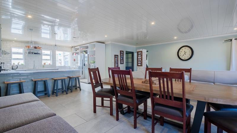 4 Bedroom Property for Sale in Uitsig Western Cape